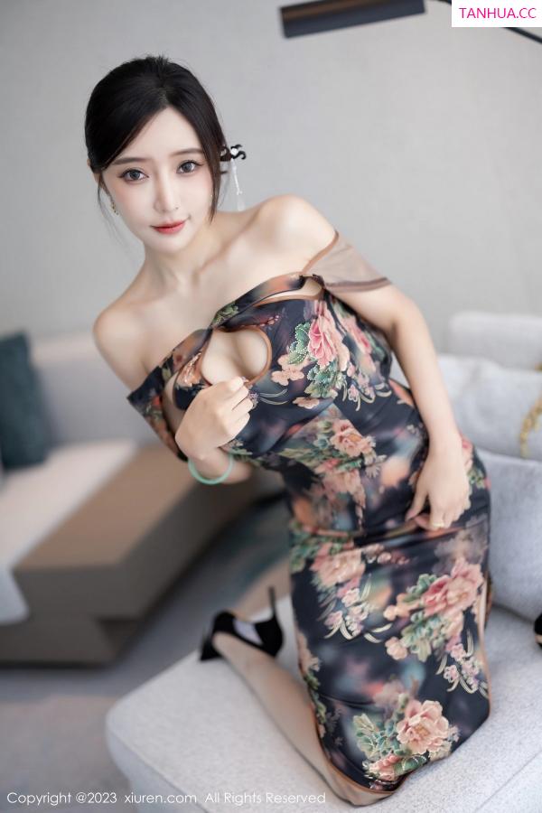 王馨瑶  [XiuRen]高清写真图 2023.10.11 No.7495 王馨瑶yanni 美腿旗袍第32张图片